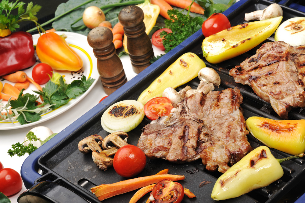 Partyservice Grillplatte mit Fleisch und Gemüse